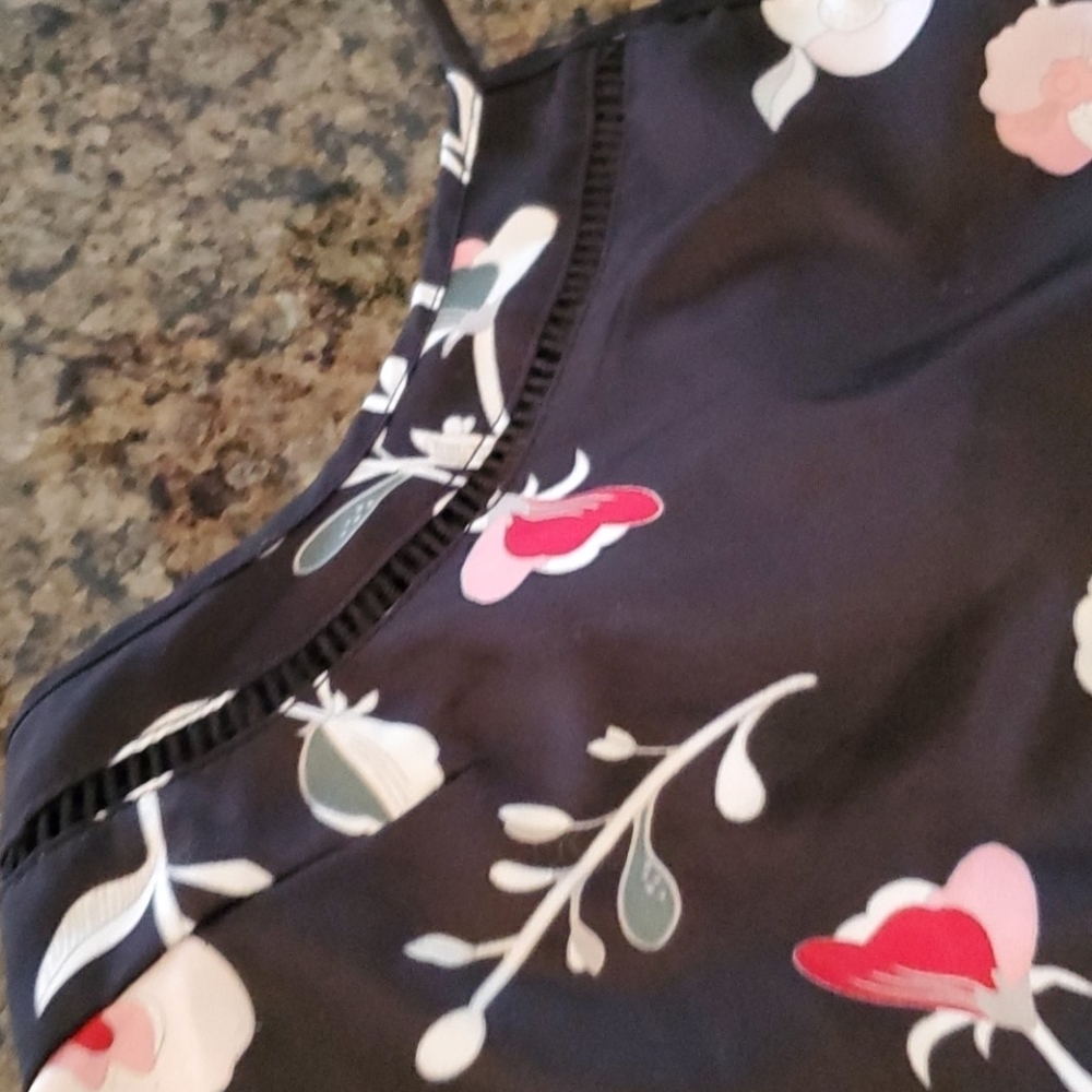 Black Floral Top with adjustable straps - Picture 8 of 14